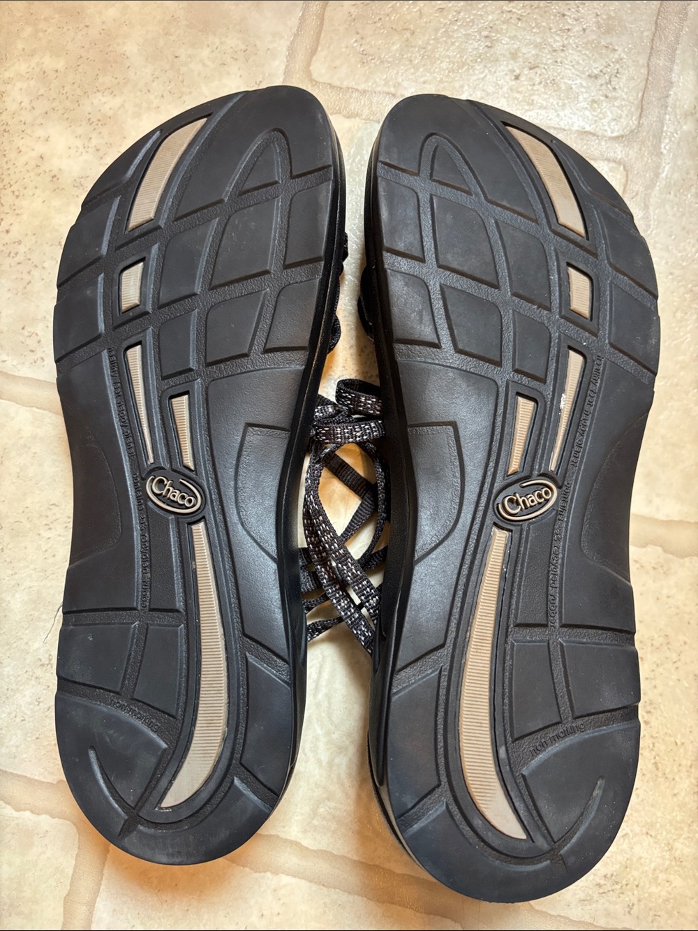 Chaco Women's 11 Zong X Ecotread Black Hugs & Kisses XO Open Back Sandals Slides - Picture 6 of 7